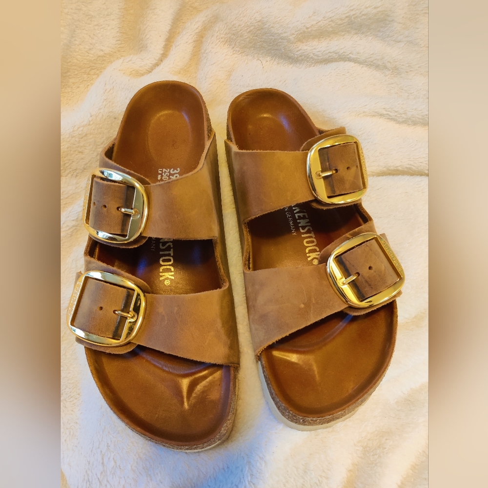 Birkenstock Arizona Big Buckle  gold tone buckle tan sandals size 39 women's